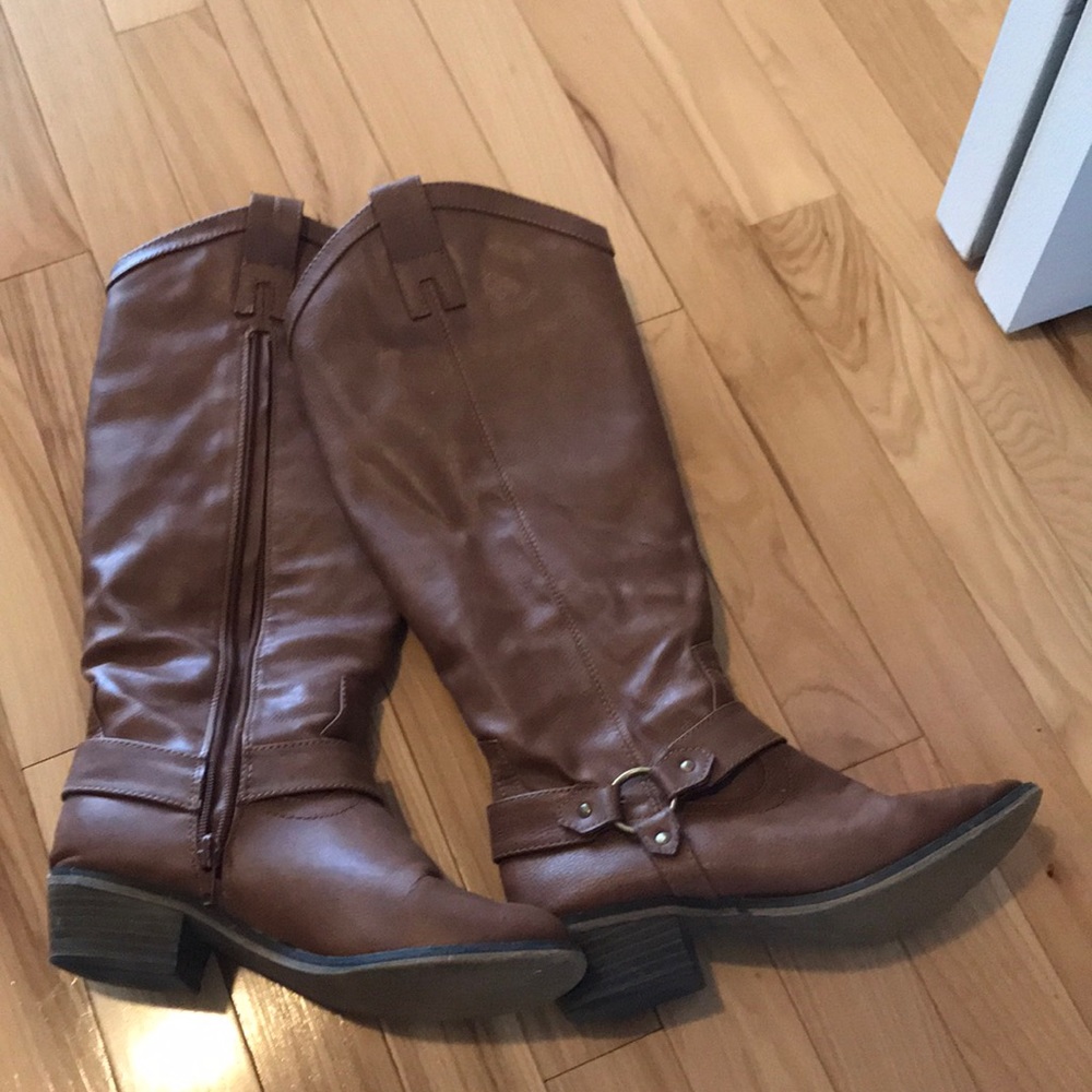 Tall riding boots